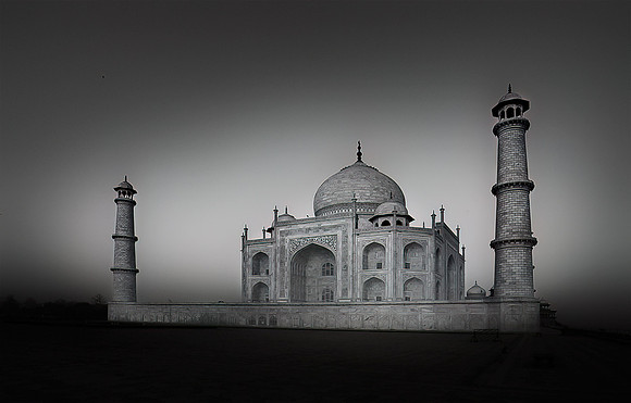 The Taj in Mono